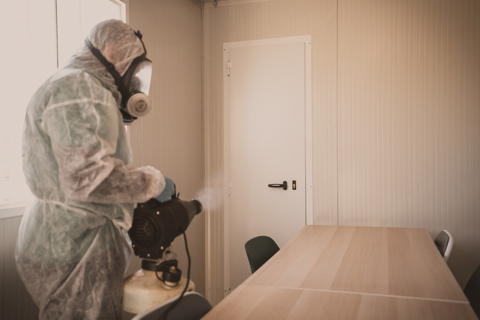 Tecnico MTC Service prepara l’intervento di sanificazione
